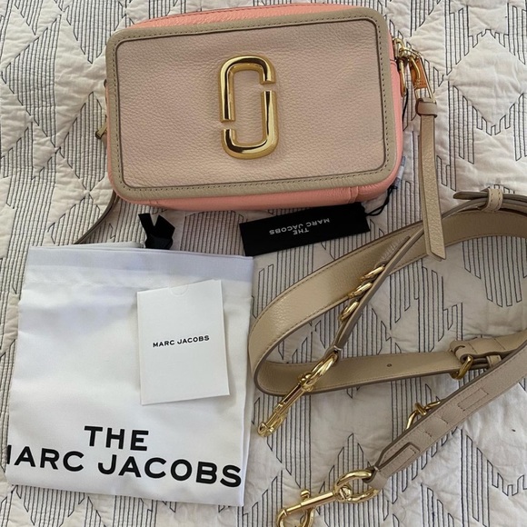 Marc Jacobs The Softshot 21 in Apricot Beige - Picture 10 of 16